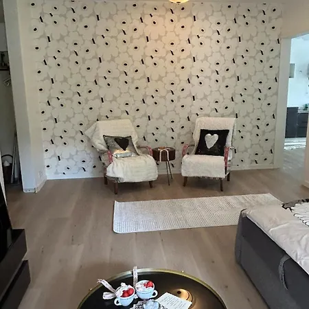 아파트 Cozy 2-room Flat With Sauna And Work Desk 쿠오피오