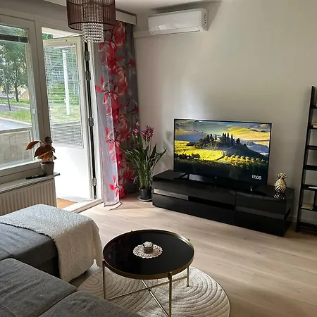 Apartman Cozy 2-room Flat With Sauna And Work Desk